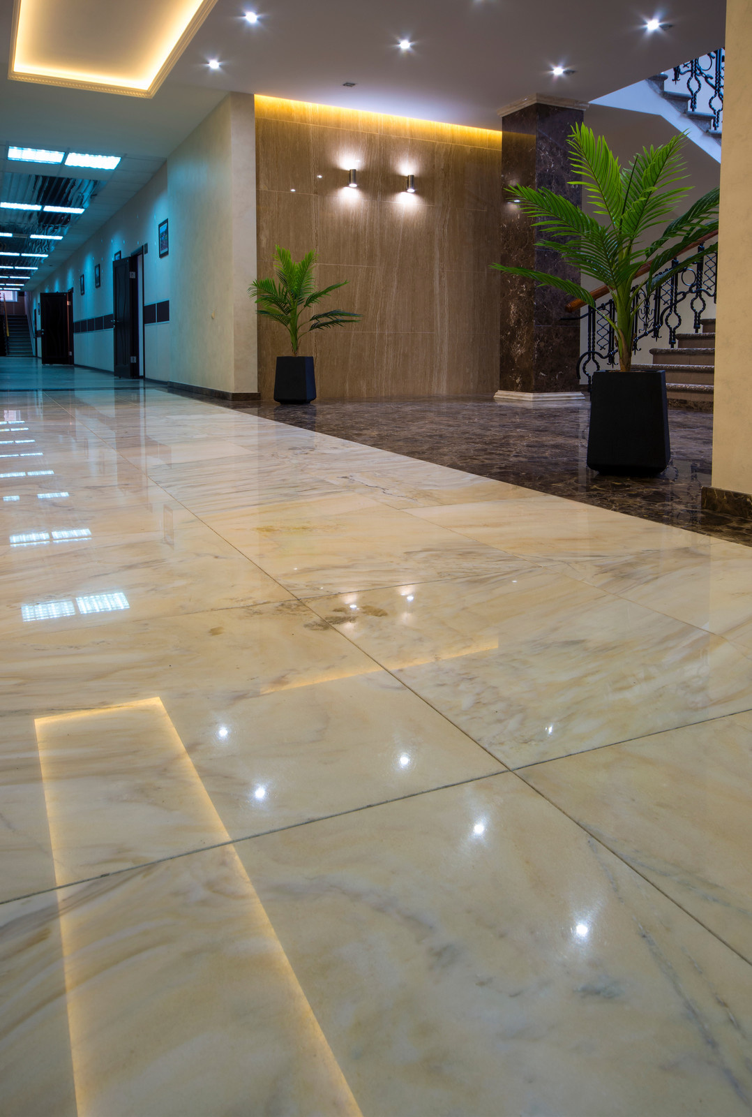 Обложка проекта: Облицовка главного холла компании