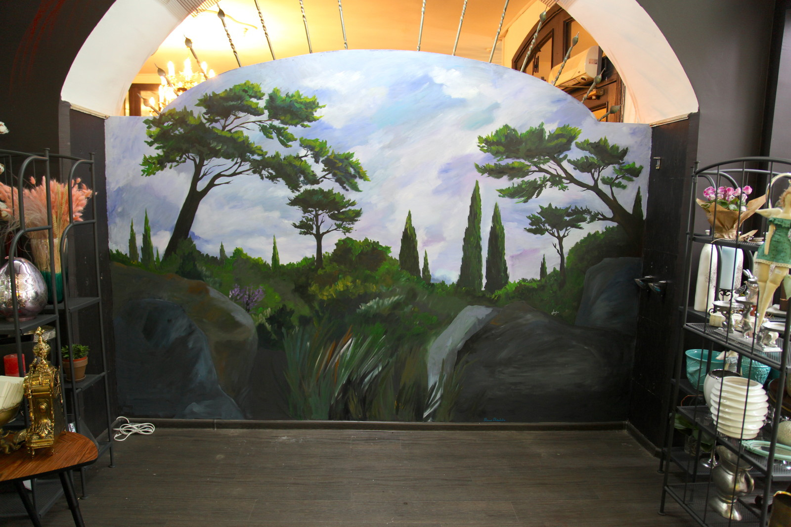 Роспись стены в магазине цветов