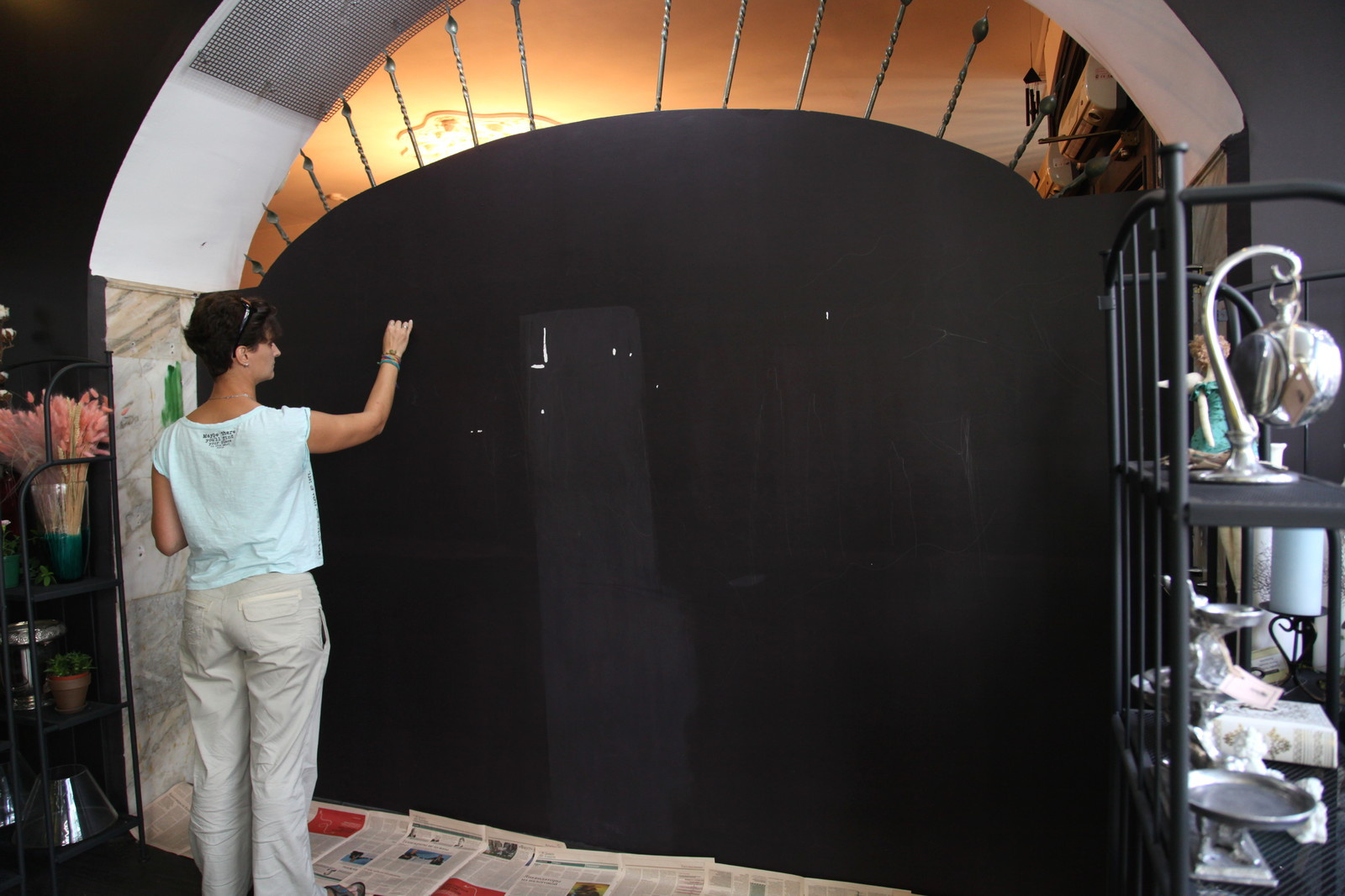 Роспись стены в магазине цветов