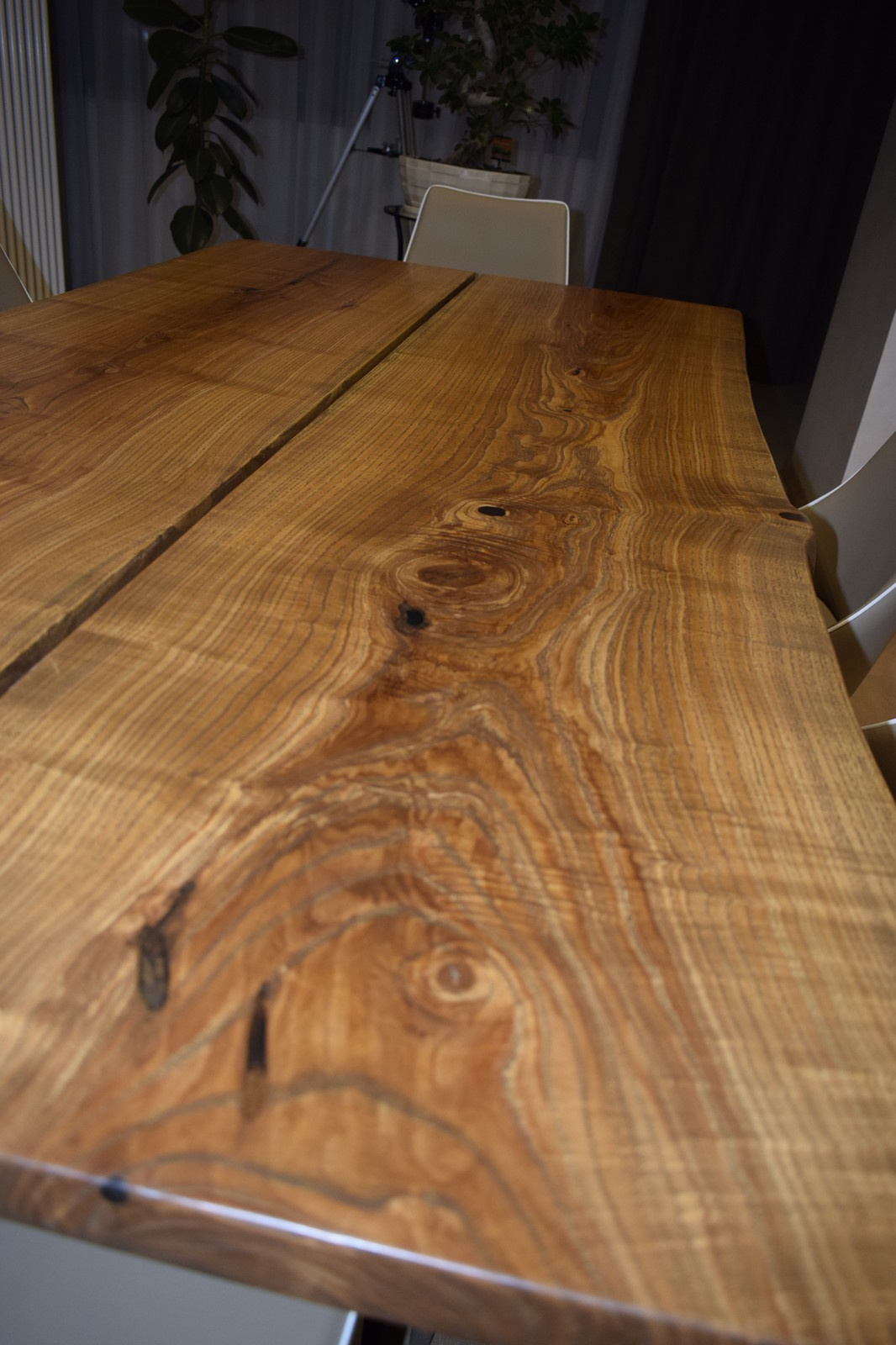 Стол из слэбов ясеня с живым краем + барные стулья из ясеня