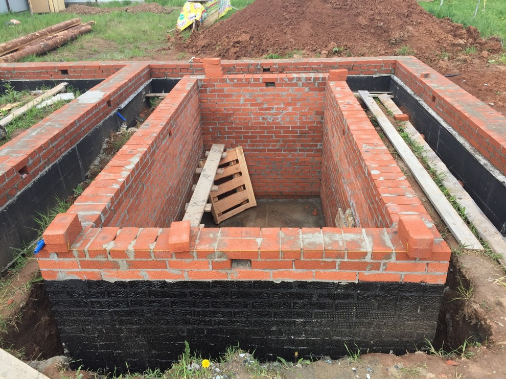 На этапе строительства