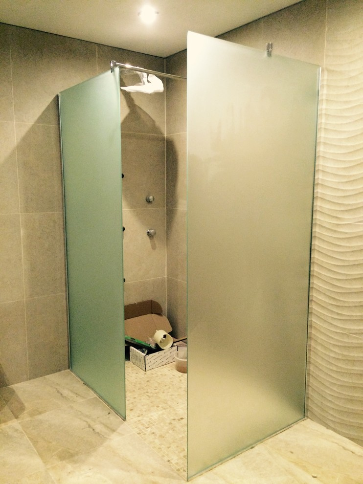 Изготовление и монтаж душевых перегородок