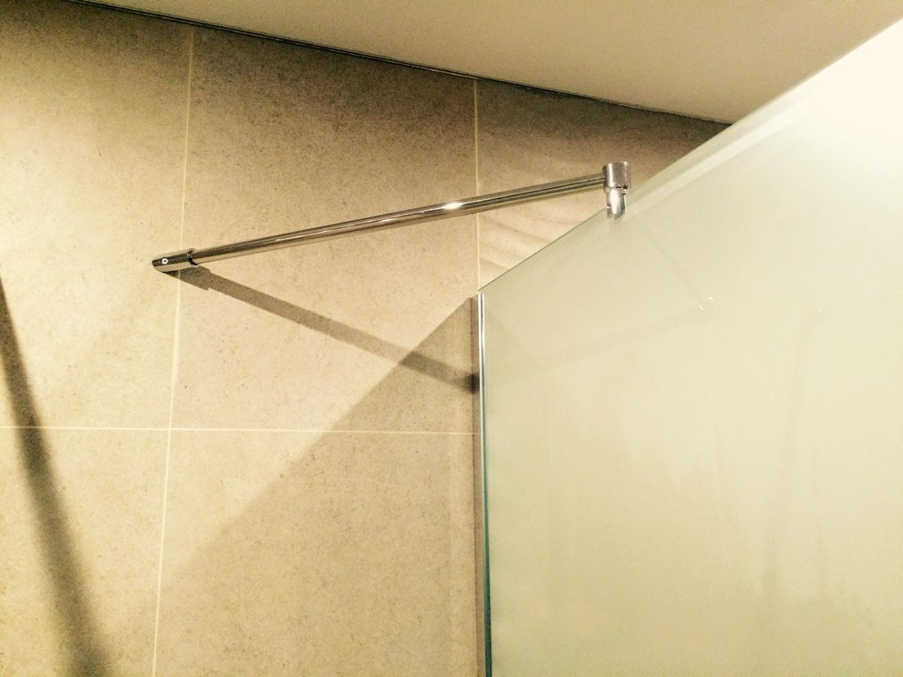 Изготовление и монтаж душевых перегородок