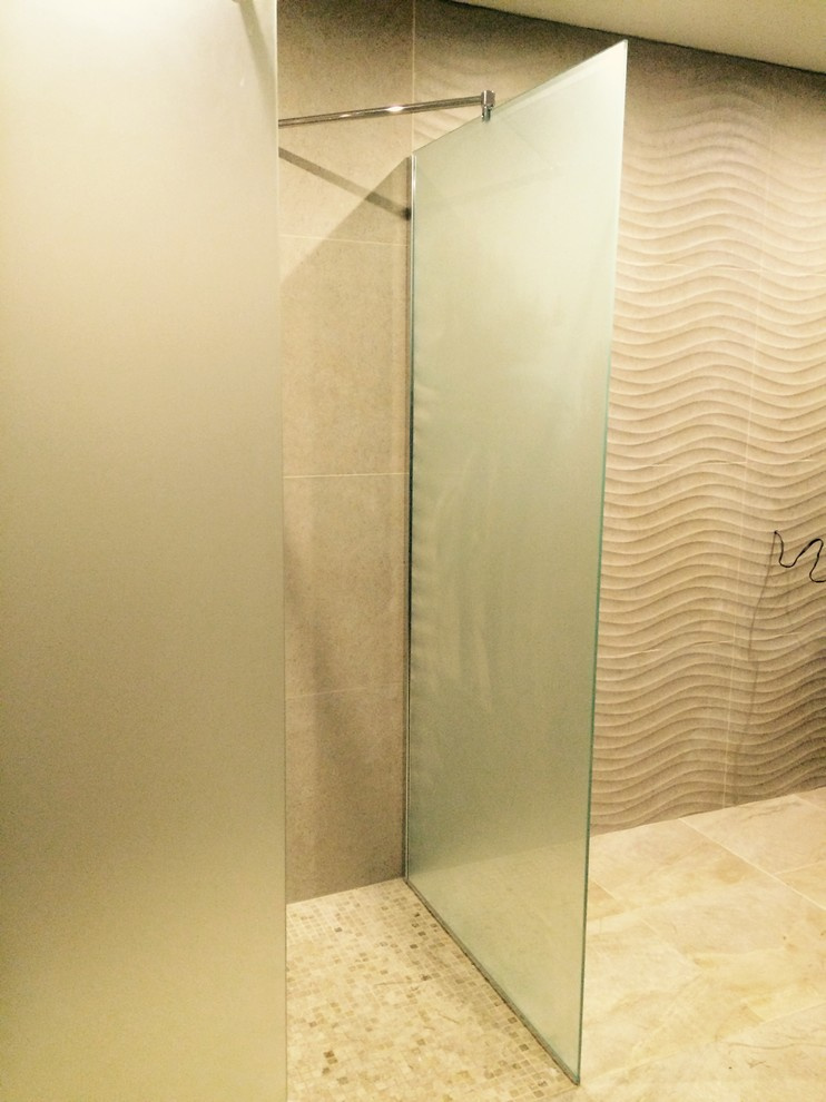 Изготовление и монтаж душевых перегородок