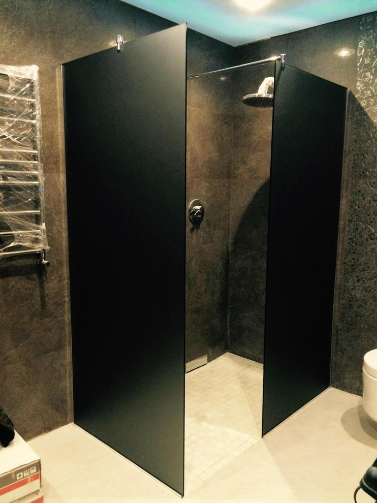 Изготовление и монтаж душевых перегородок