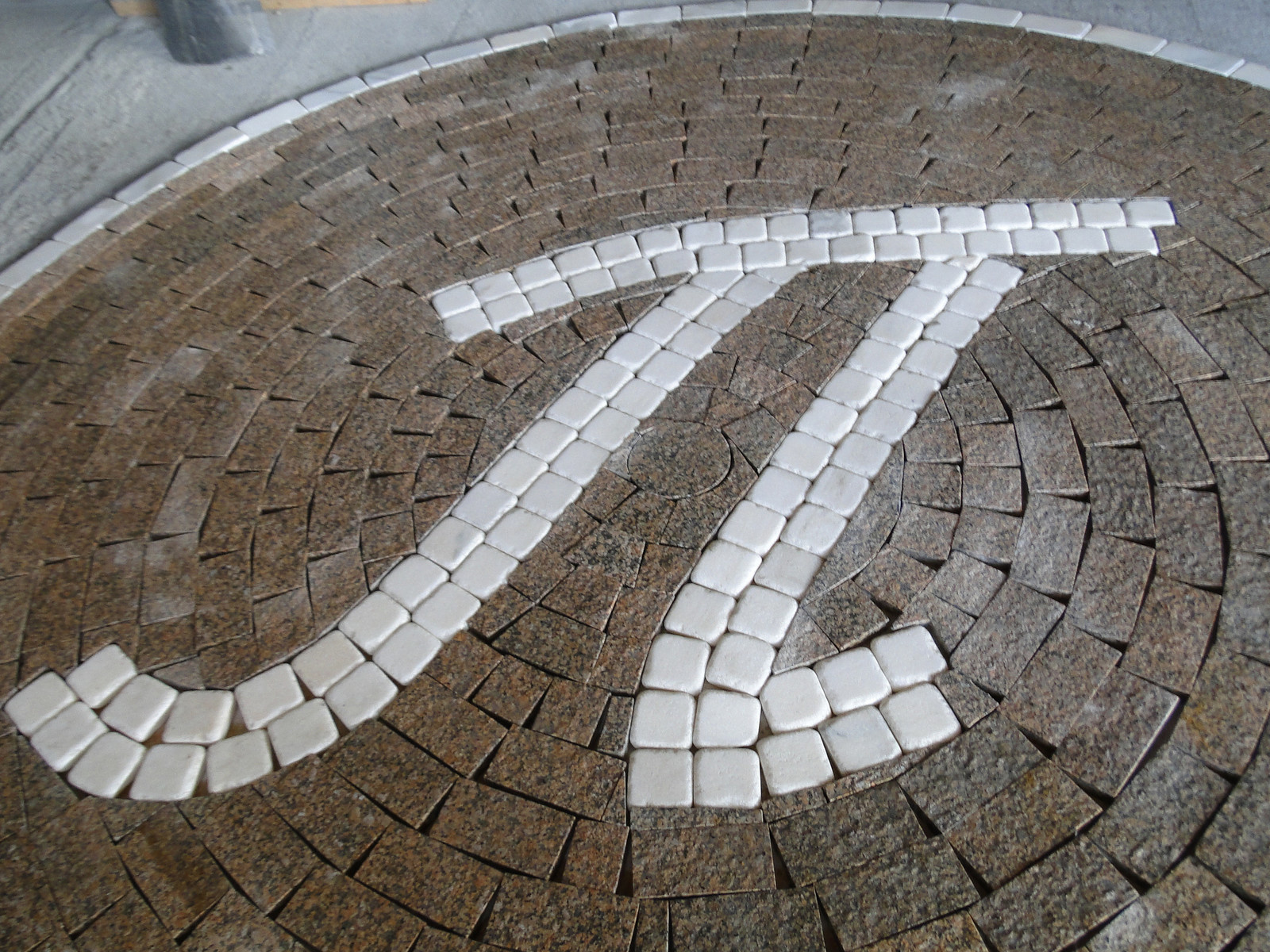 Обложка проекта: Мощение гранитной брусчаткой