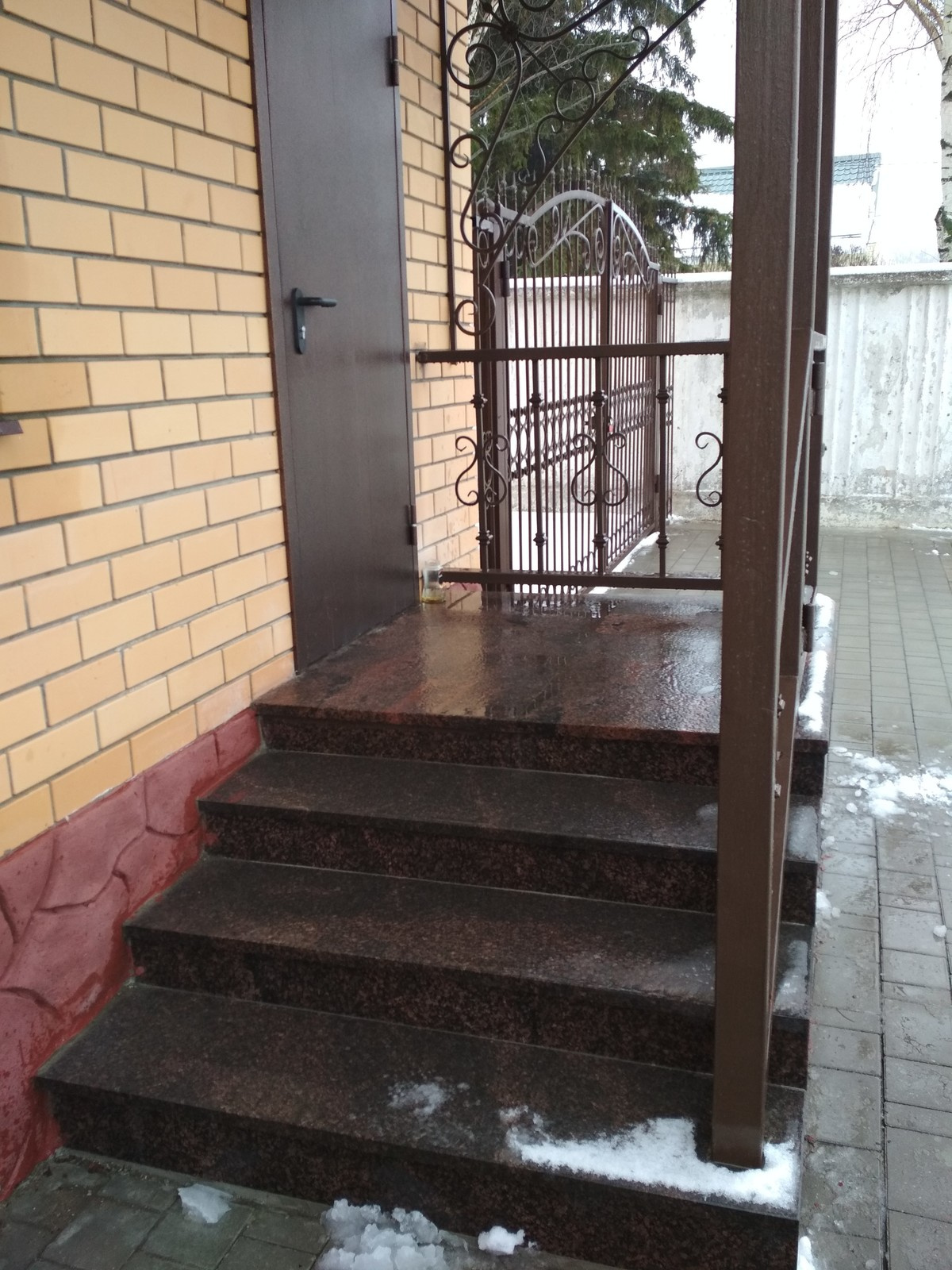 Изготовление и монтаж гранитных ступеней