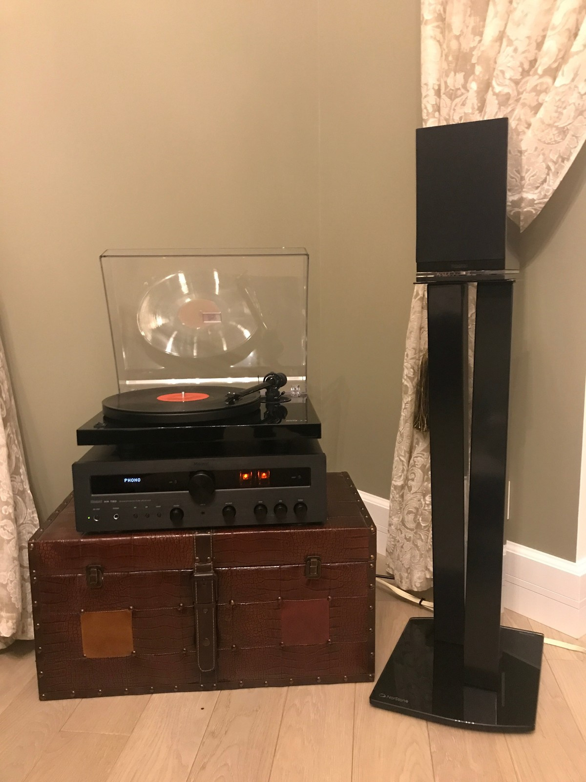 Комната прослушивания винила