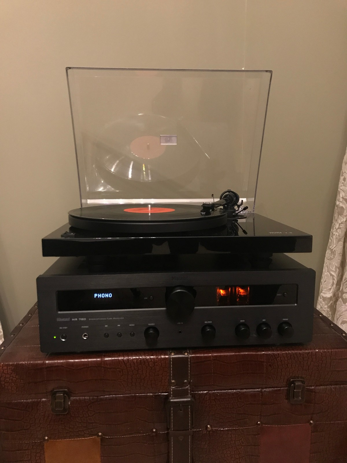 Комната прослушивания винила