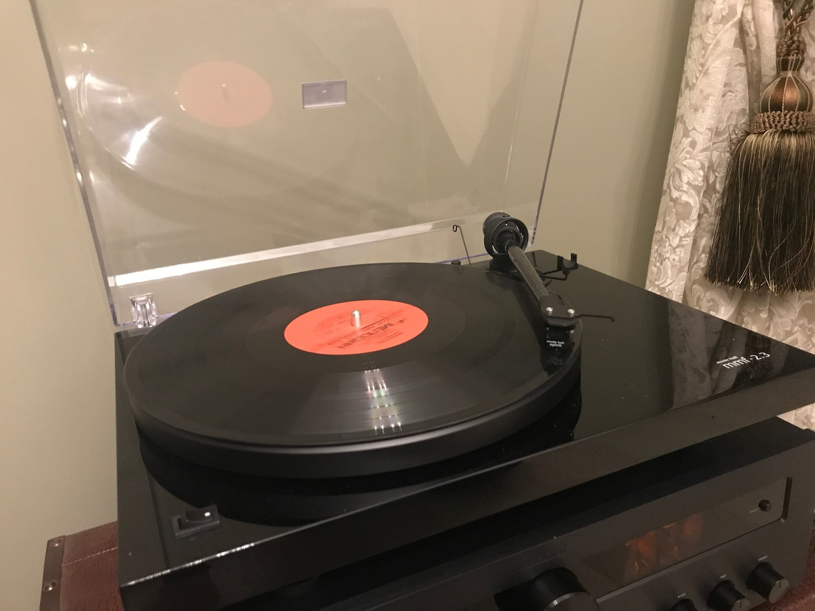 Комната прослушивания винила