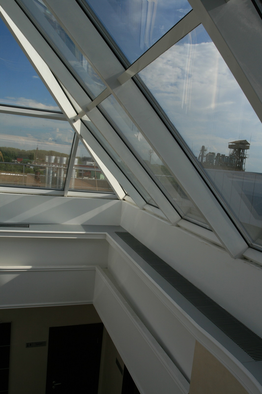 Внутрипольные конвекторы itermic в зимнем саду