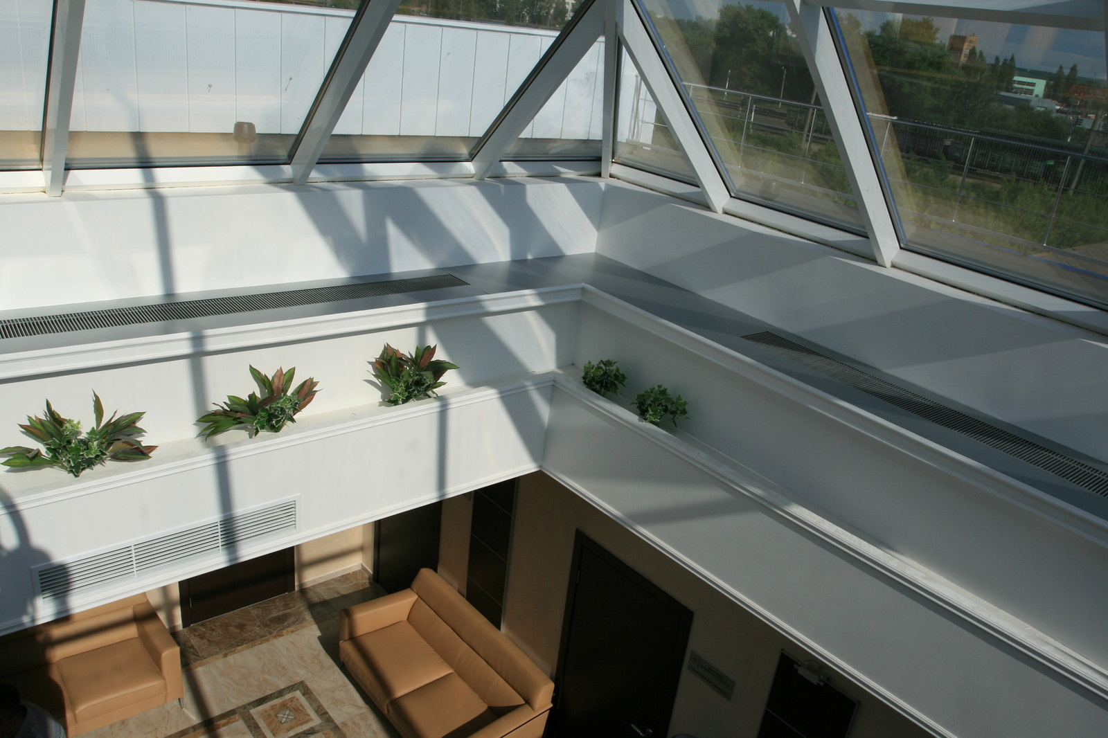 Внутрипольные конвекторы itermic в зимнем саду