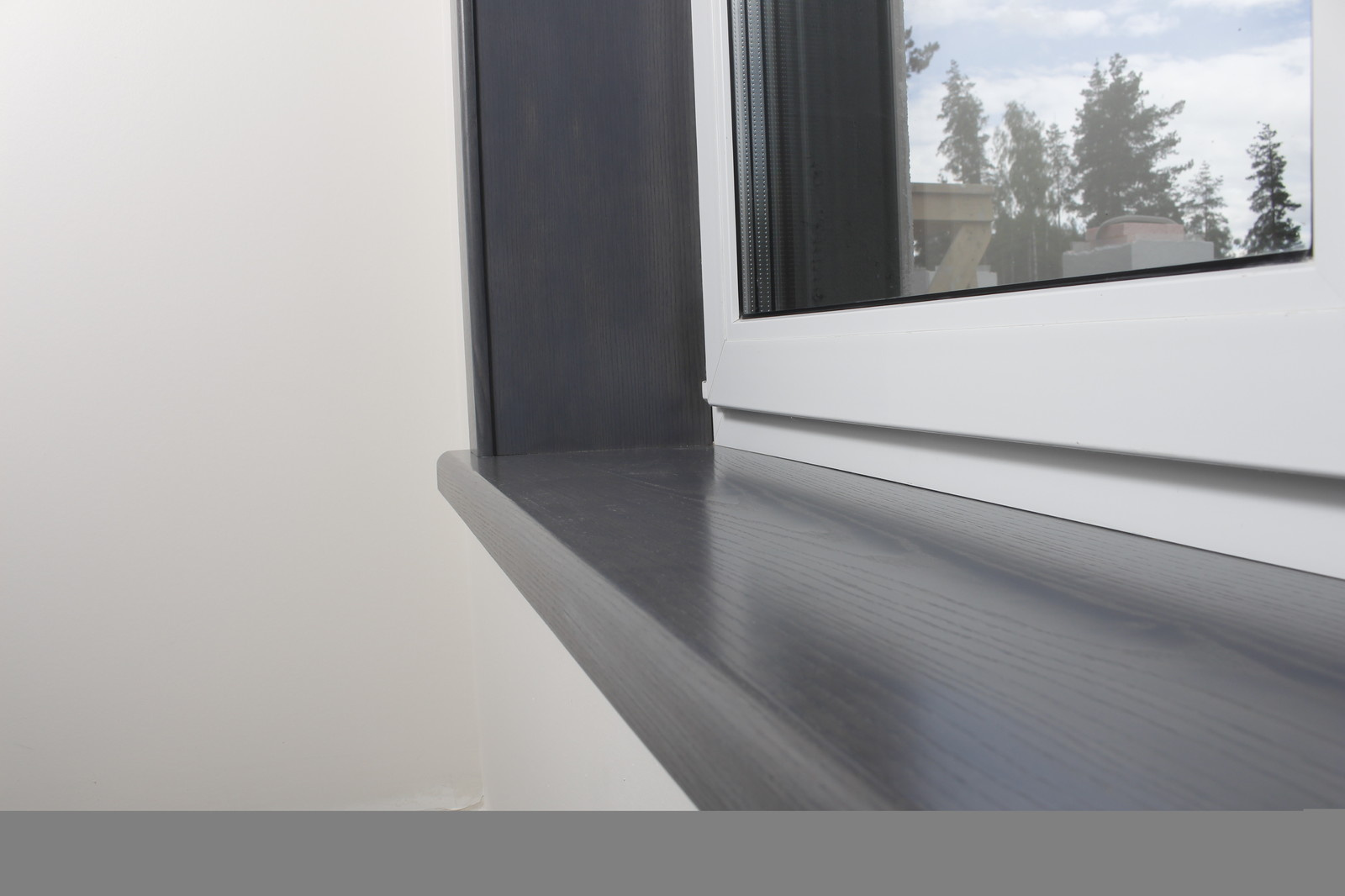 Подоконники, откосы и наличники в частном доме