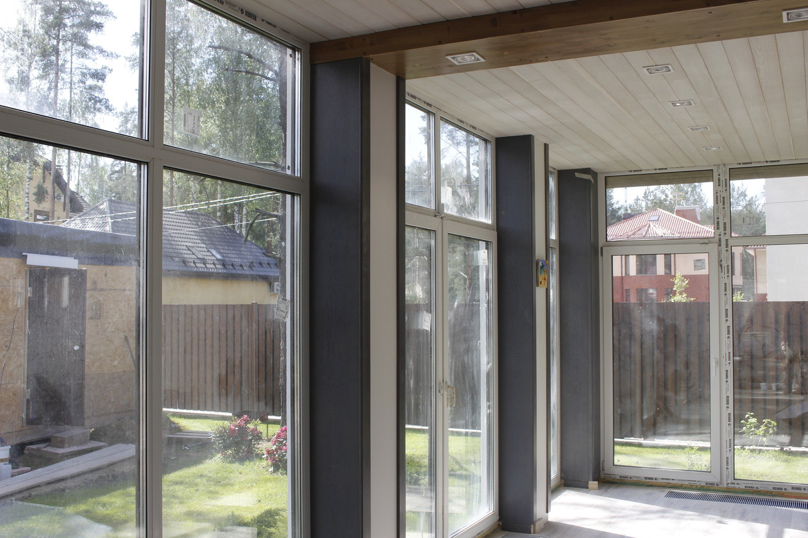 Подоконники, откосы и наличники в частном доме