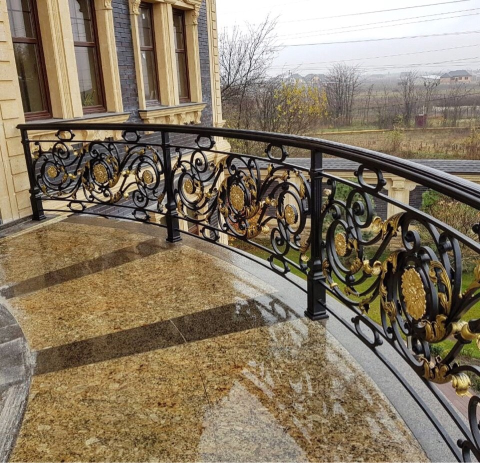 кованое ограждение  с литыми из бронзы деталями