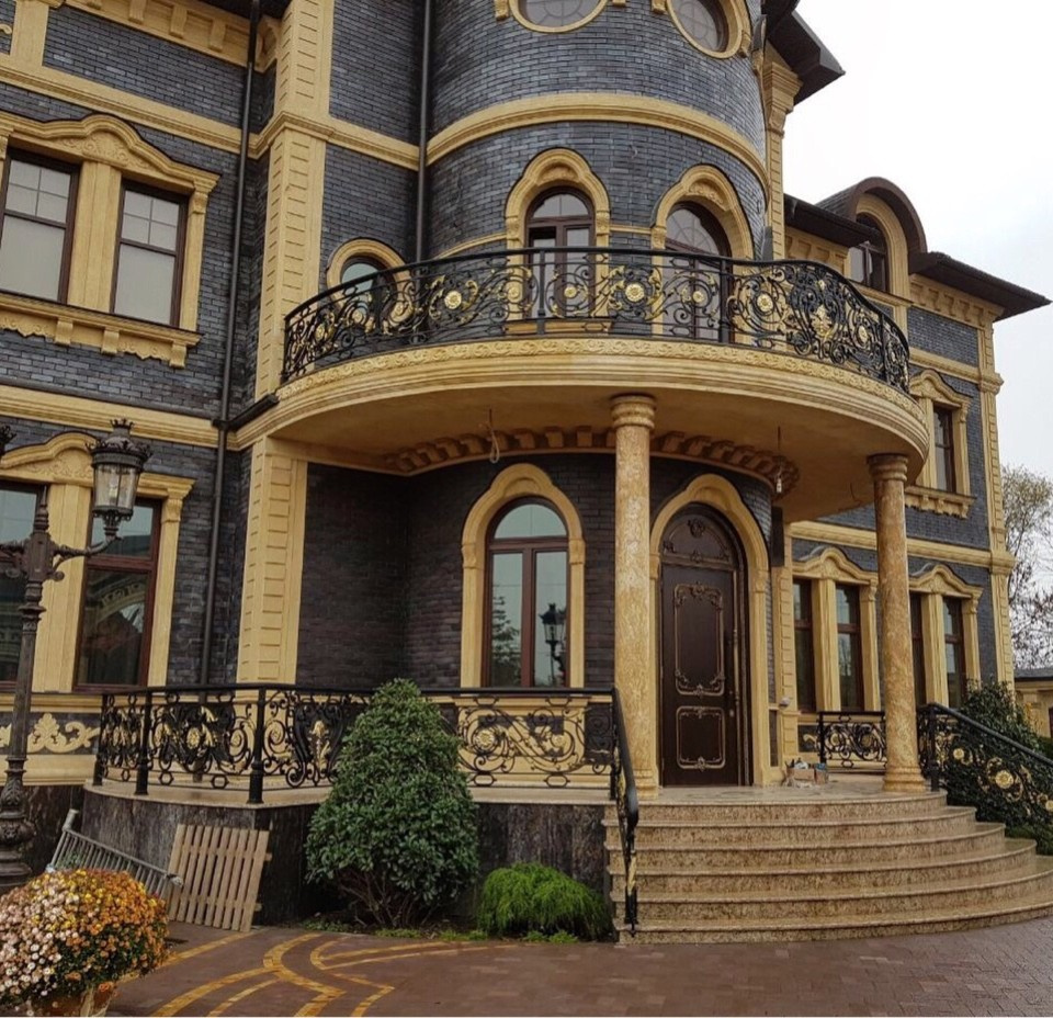 кованое ограждение  с литыми из бронзы деталями