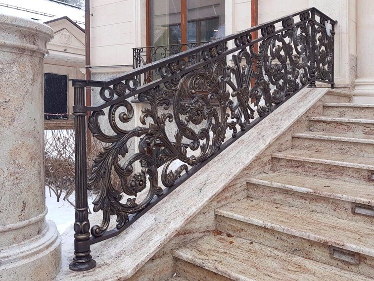литое ограждение для центрального входа в дом. От проекта до воплощения.