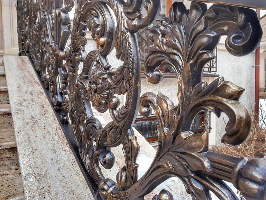 литое ограждение для центрального входа в дом. От проекта до воплощения.