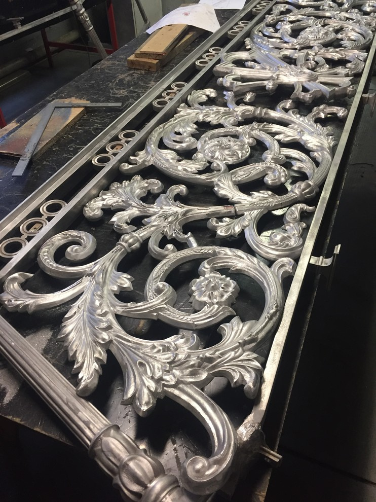 литое ограждение для центрального входа в дом. От проекта до воплощения.