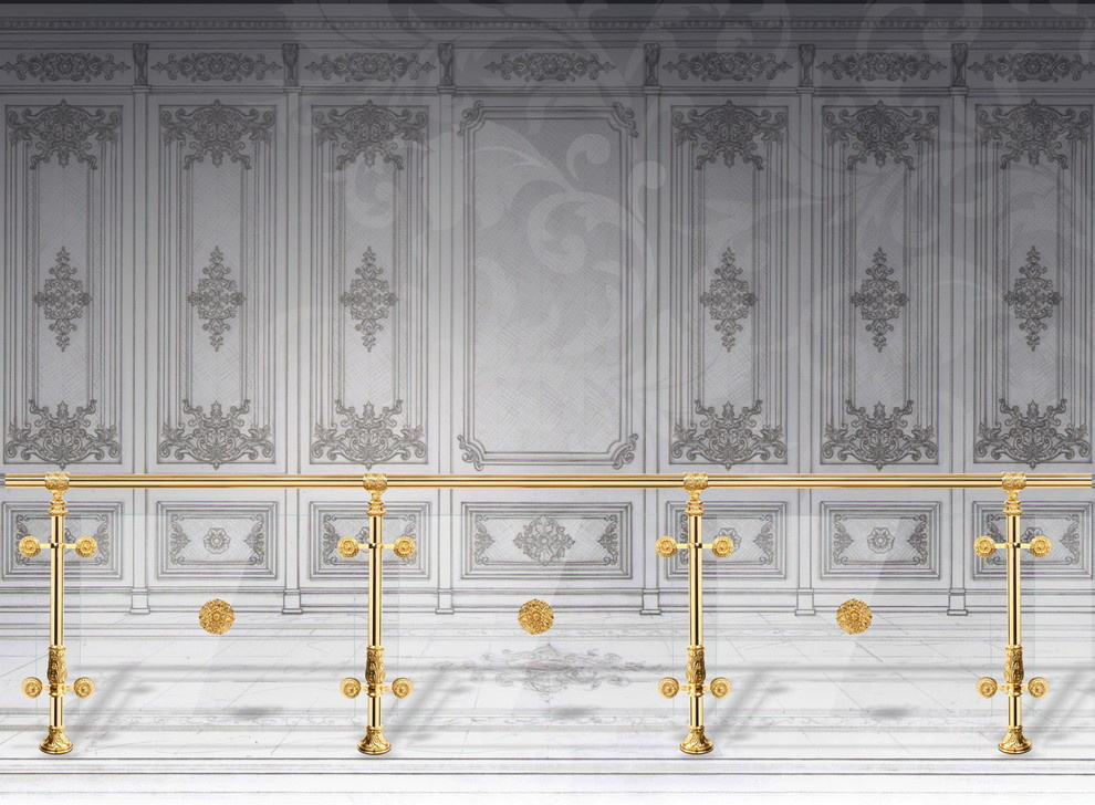 Литое ограждение со стеклом.