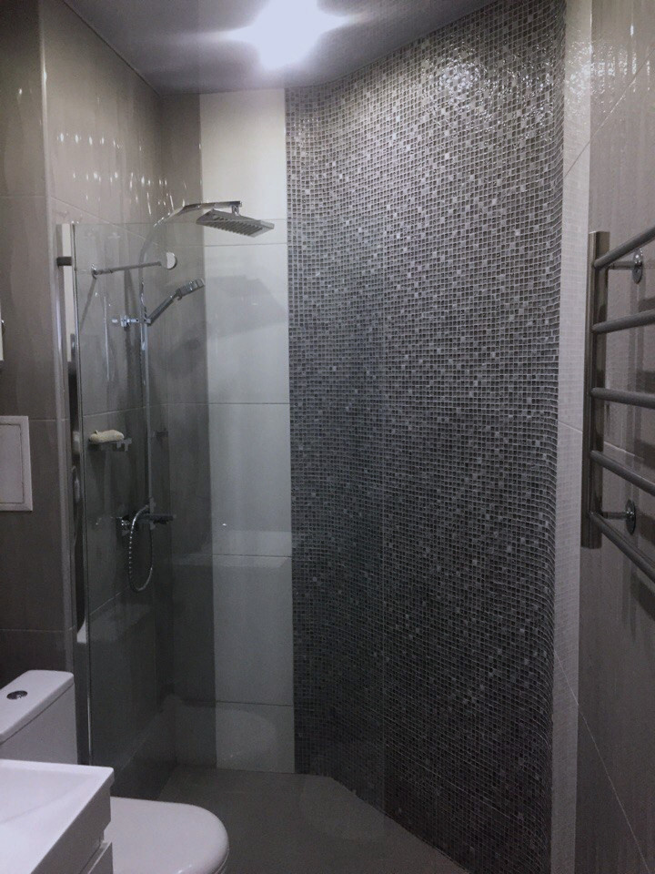 Спальня с собственным санузлом. За основу брали стиль «Русский прованс»