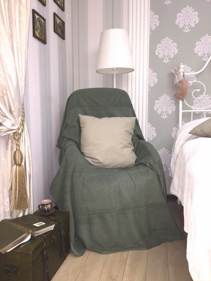 Спальня с собственным санузлом. За основу брали стиль «Русский прованс»