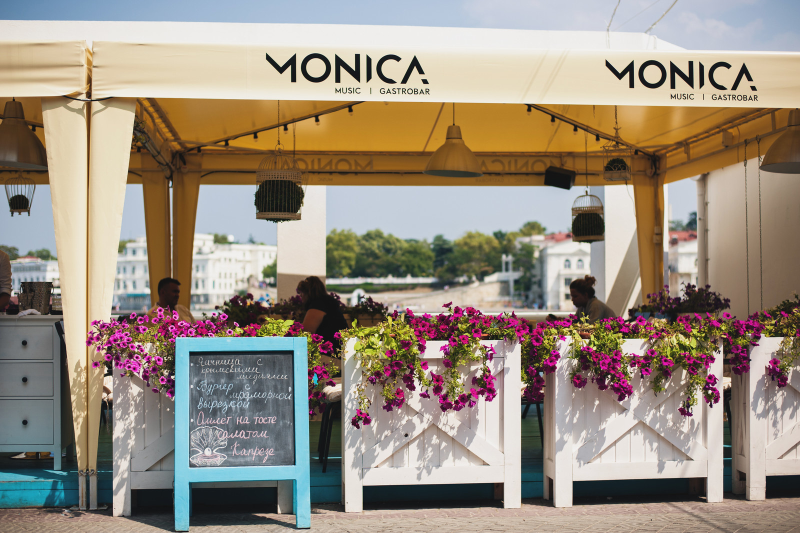 MONICA • Music • Gastrobar
