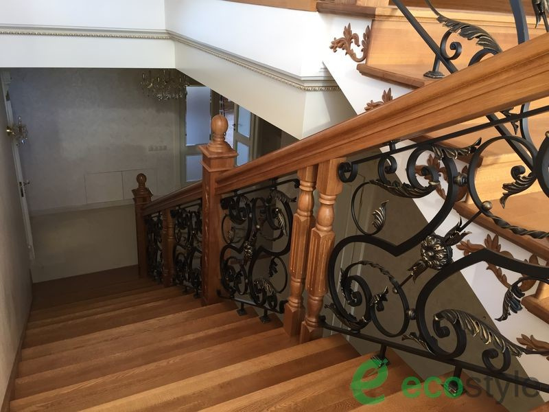 Лестница с художественным декором