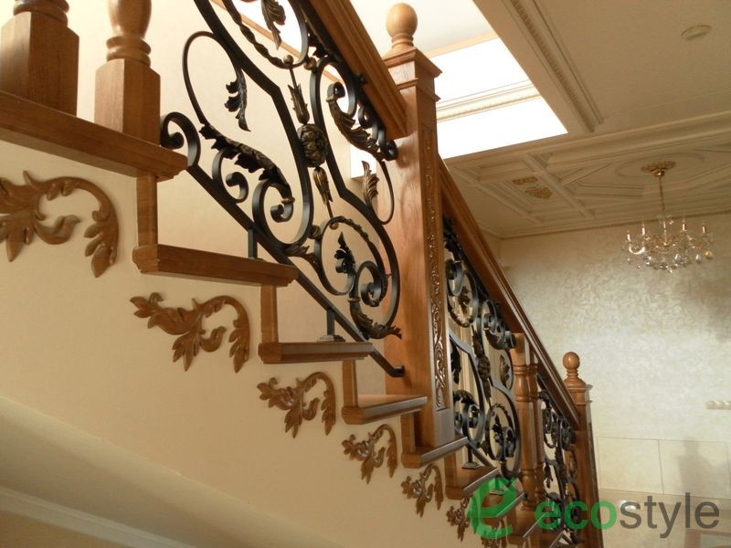 Обложка проекта: Лестница с художественным декором