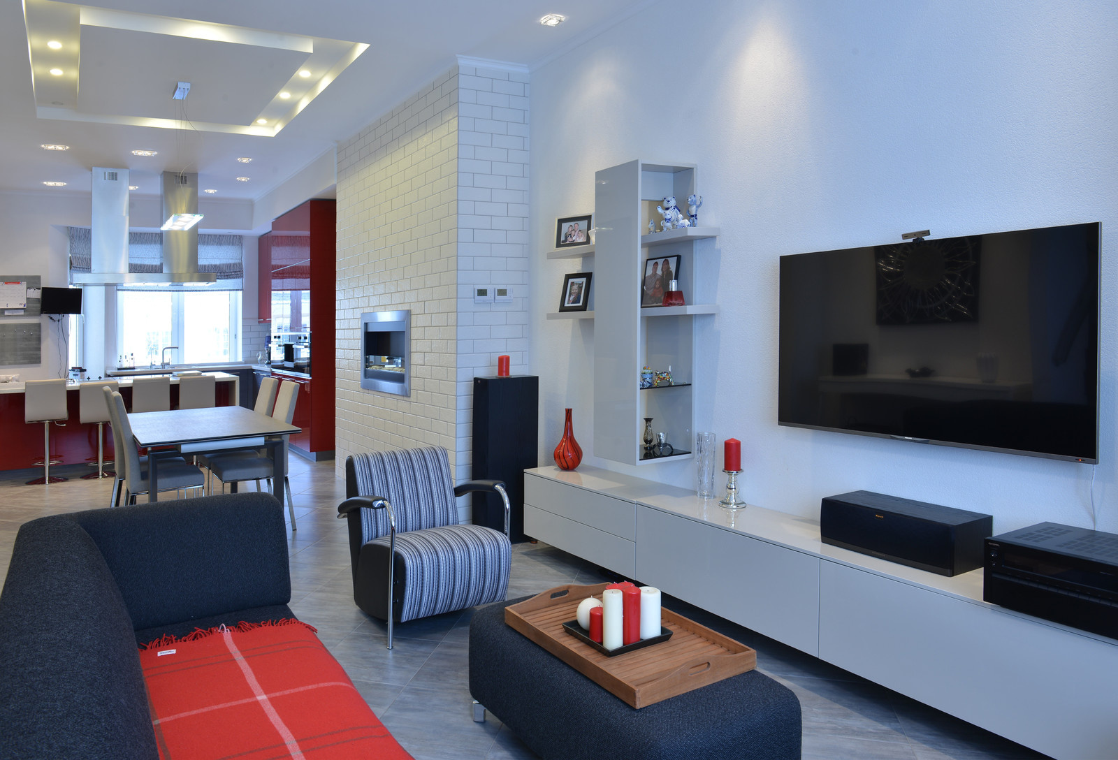 Первый этаж - гостиная - обеденная зона - кухня