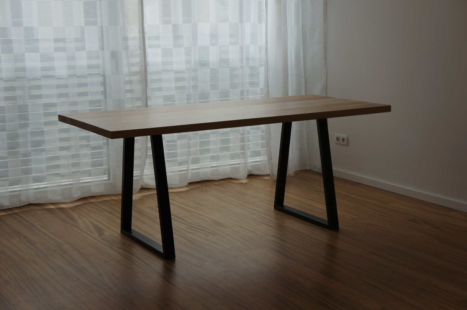 Обложка проекта: Клееный стол из Ясеня