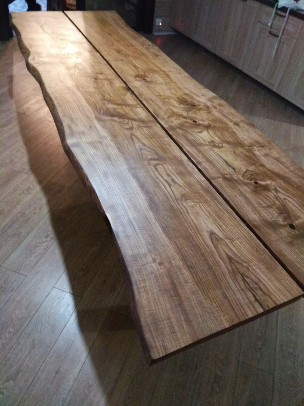 Стол из слэбов ясеня