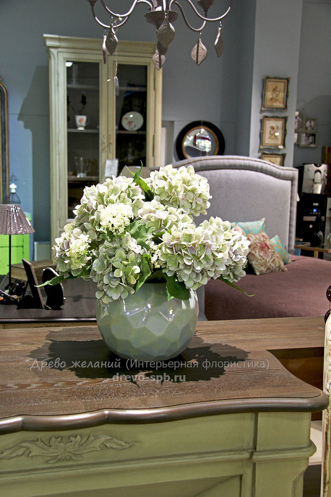 Классическая гортензия в современном интерьере