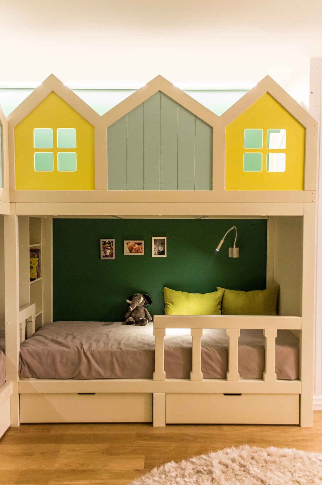 Детская комната для мальчика и девочки.