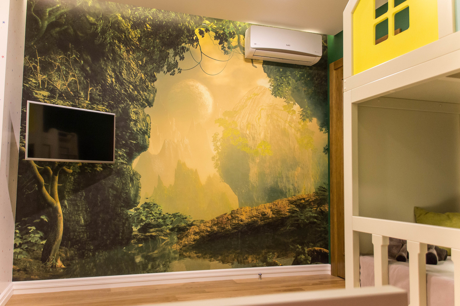 Детская комната для мальчика и девочки.