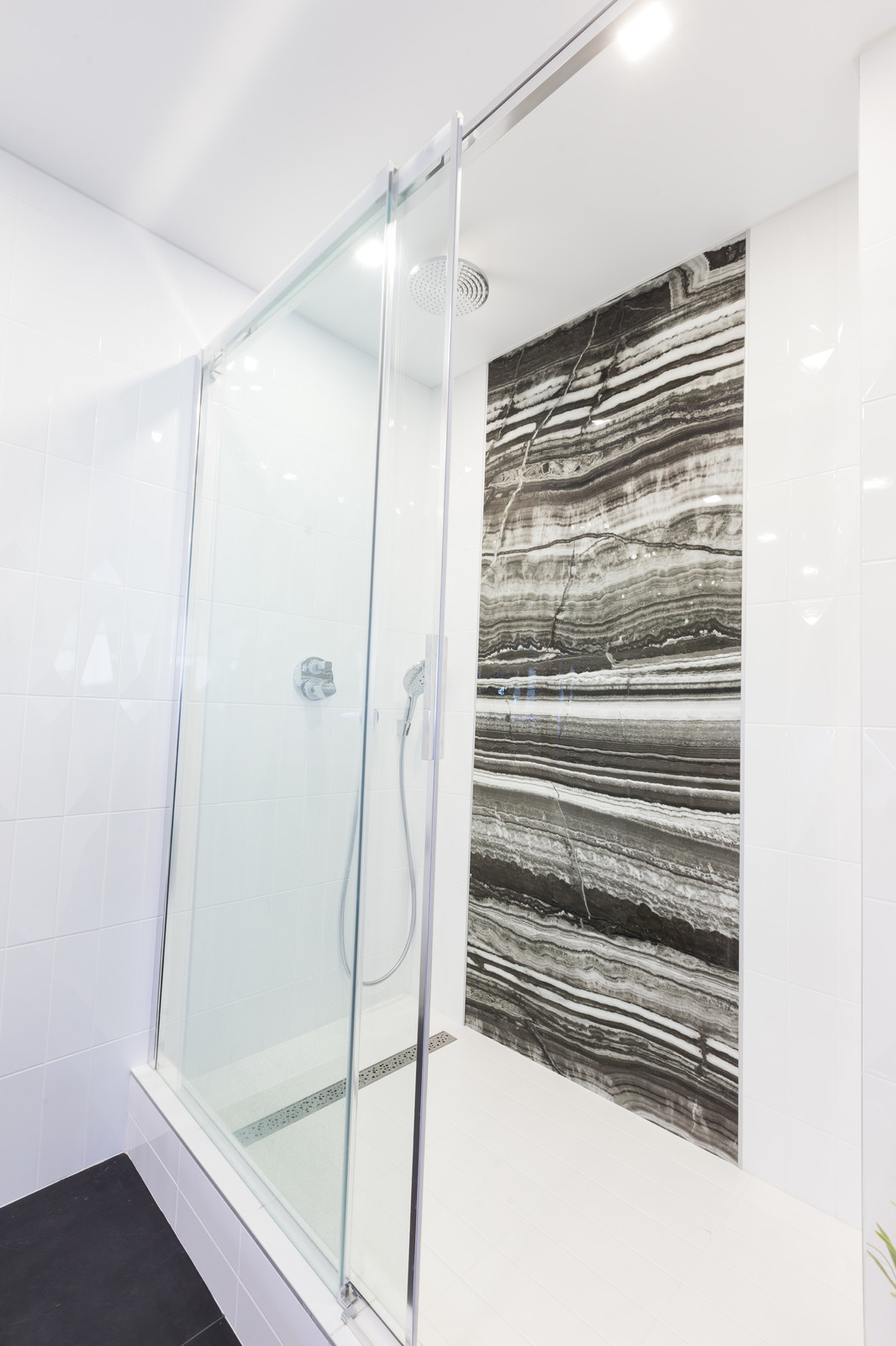 АПАРТАМЕНТЫ В ЧЕРНО-БЕЛЫХ ТОНАХ