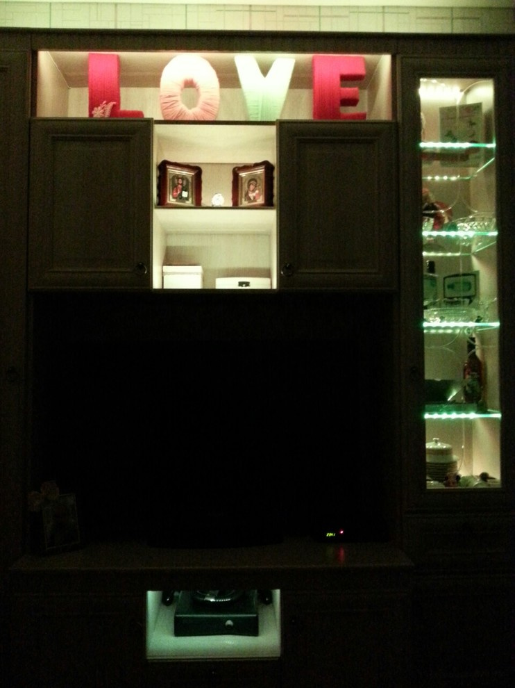 Подсветка шкафа молодоженам