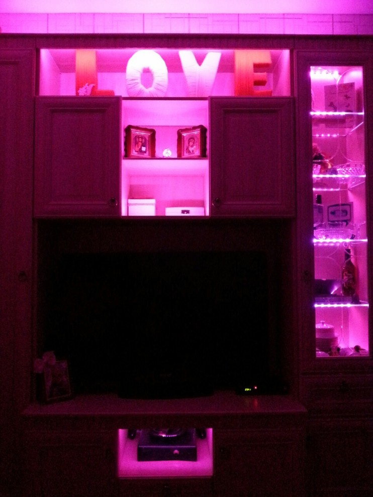 Обложка проекта: Подсветка шкафа молодоженам