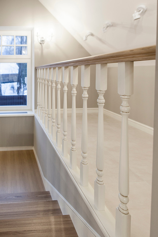 Белые поручни с патиной