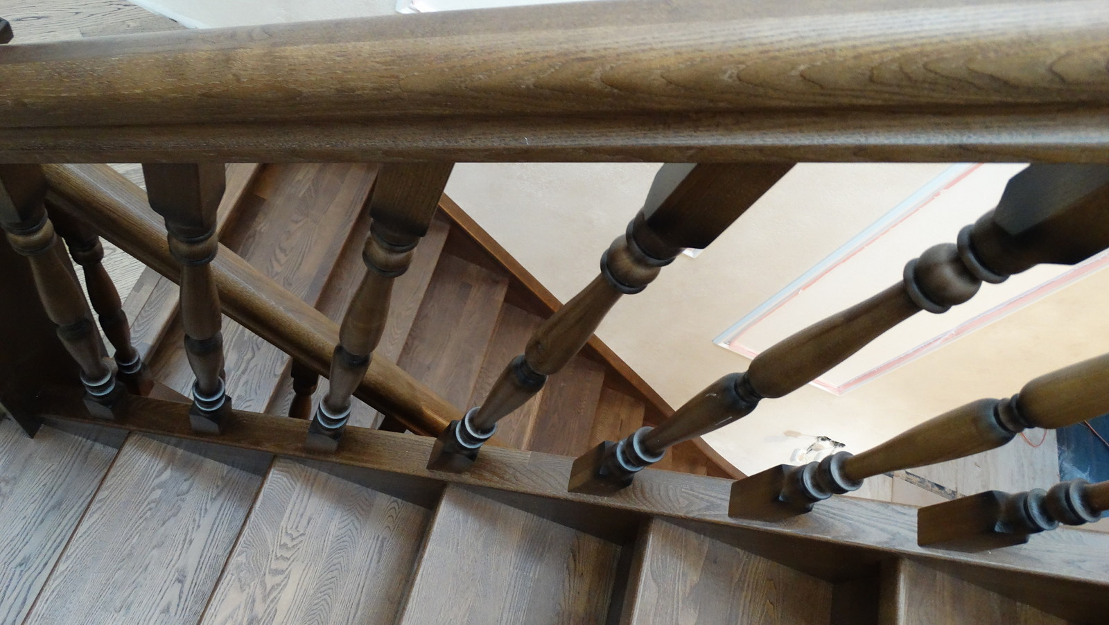 Обложка проекта: Лестница с элементами резьбы