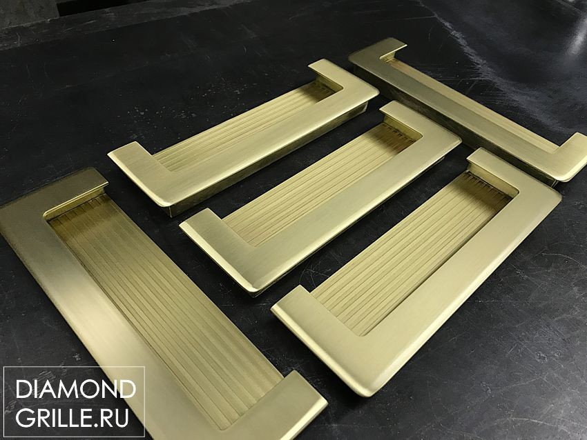 Латунные ручки для гардероба