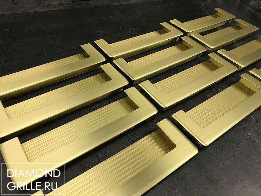 Латунные ручки для гардероба