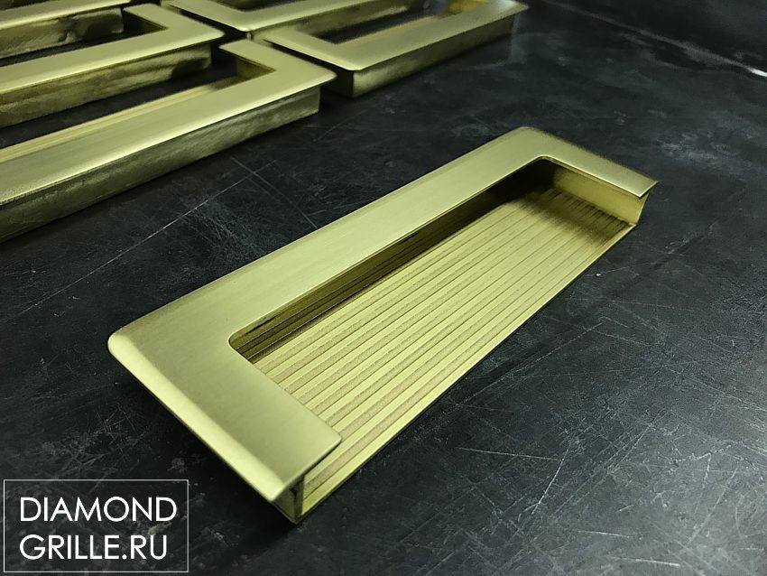 Латунные ручки для гардероба