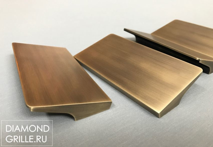 Латунные ручки для гардероба