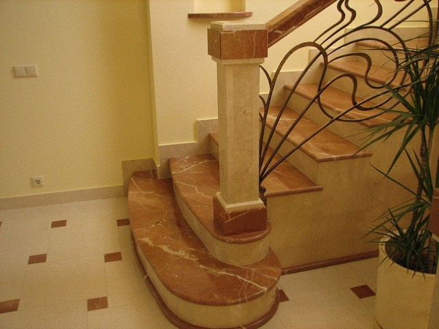 Ступени из мрамора