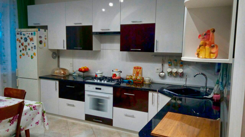 Кухня в черном и белом глянце