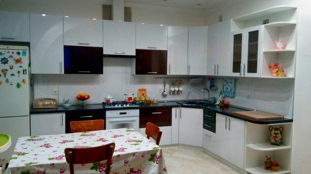 Обложка проекта: Кухня в черном и белом глянце