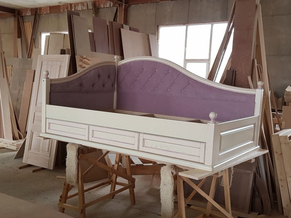 Кровать детская. Каретная стяжка, гнутые спинки.