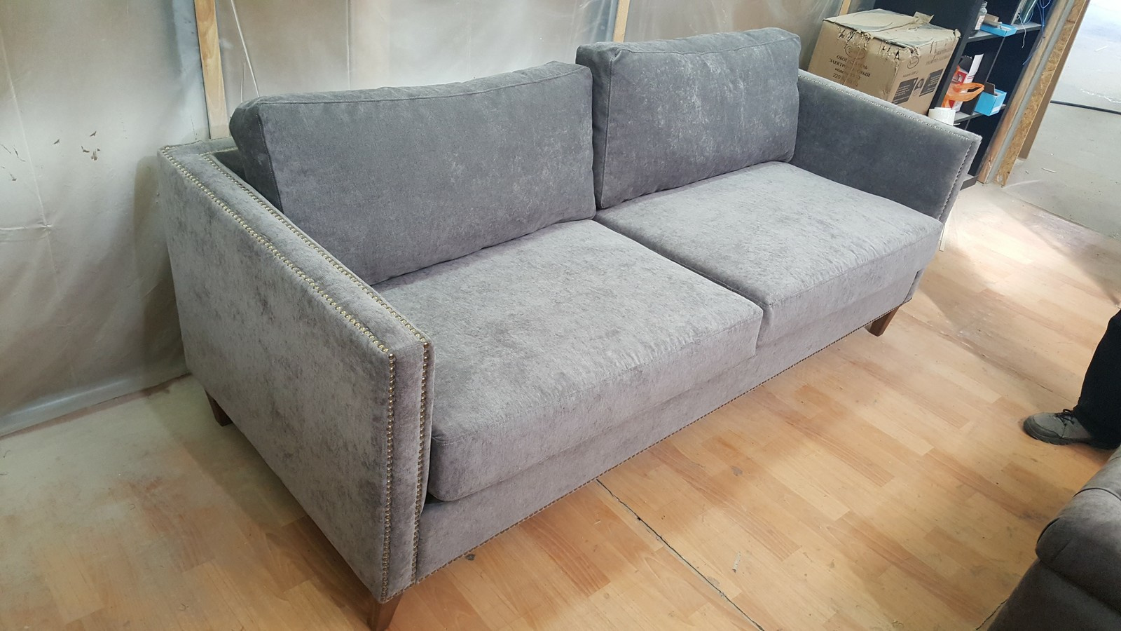 Диван. Серый цвет. Вельвет. Гвоздики