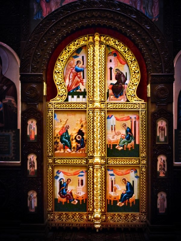 Внутреннее убранство храма.